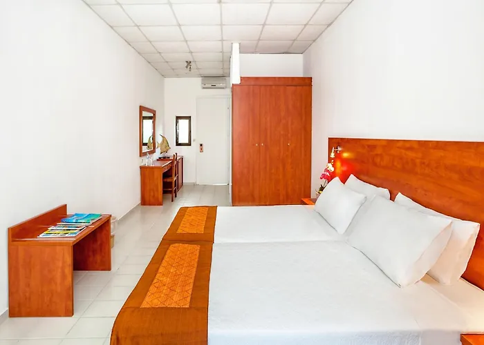 Dolphin Beach Посиди