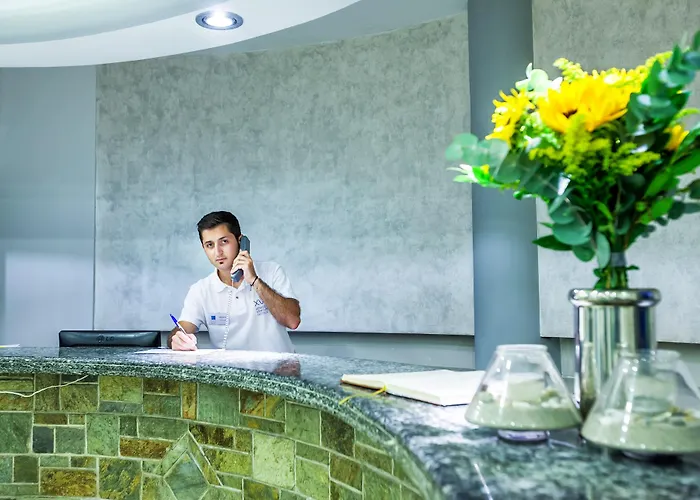 Отель Dolphin Beach