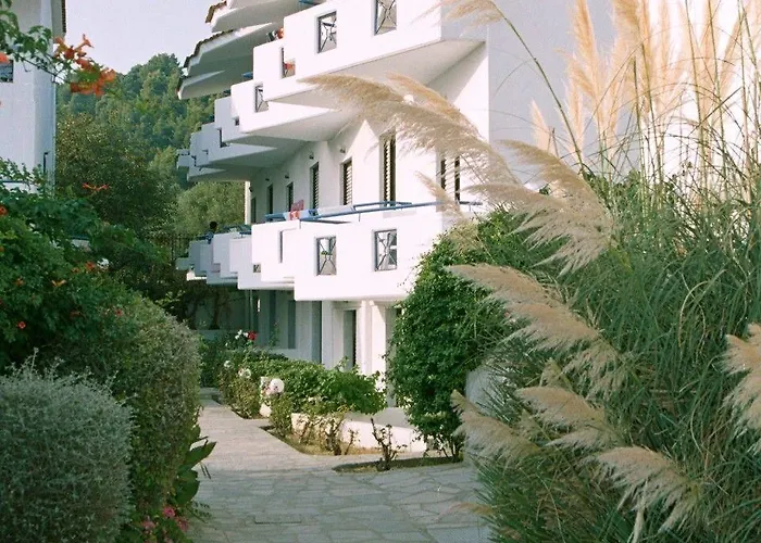 Dolphin Beach Отель