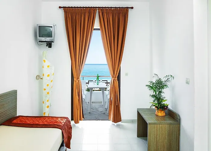 Отель Dolphin Beach Посиди