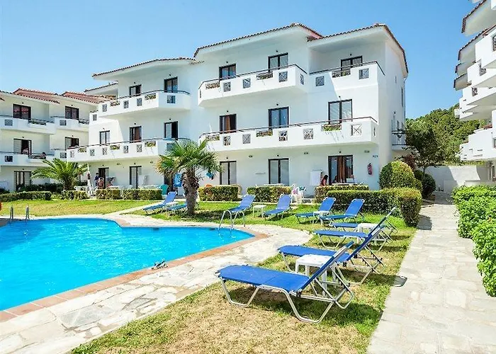 Отель Dolphin Beach