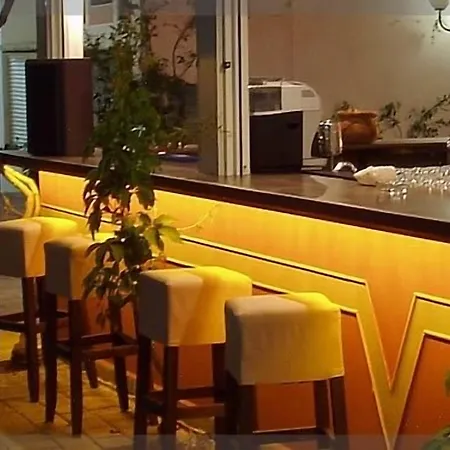 Dolphin Beach Hotell 3*