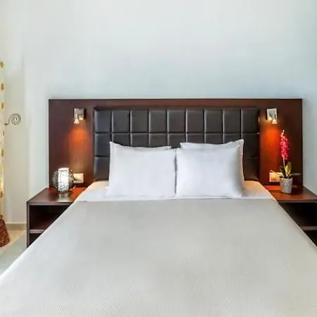 Xenios Dolphin Otel 3*