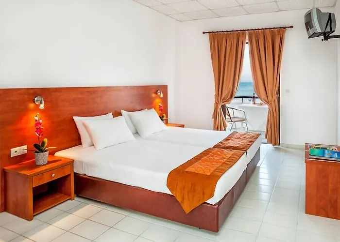 Dolphin Beach Hotel 3*