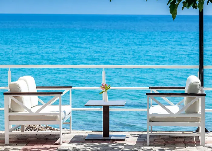 Dolphin Beach Hotel 3*