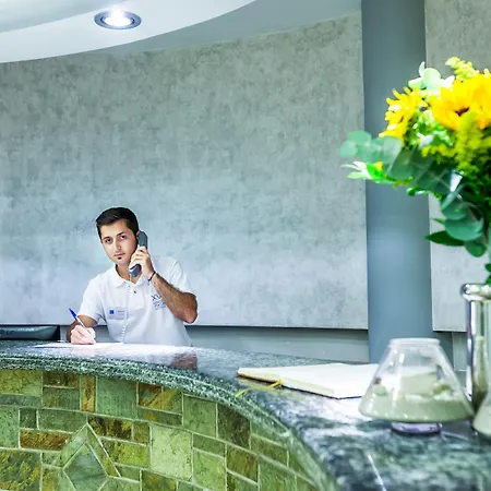 Отель Dolphin Beach