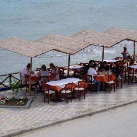 Dolphin Beach Отель Посиди