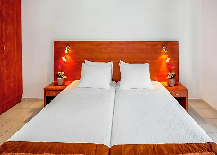 Dolphin Beach Hotell 3*