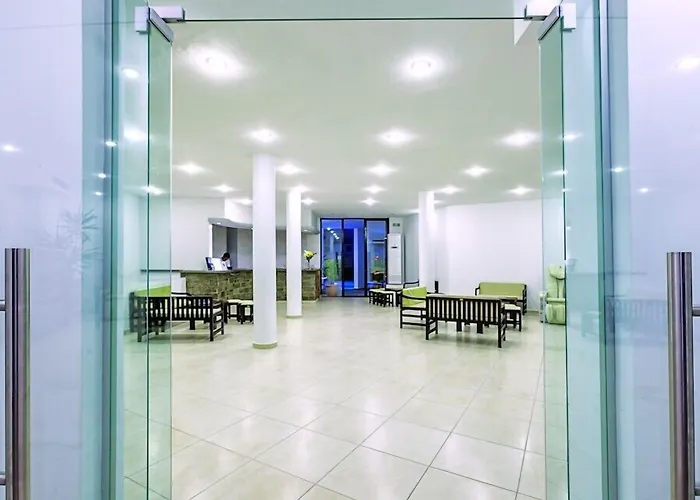 Dolphin Beach Hotell 3*